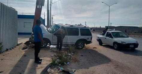 Ebrio Conductor Choca Contra Poste Ocupantes Heridos