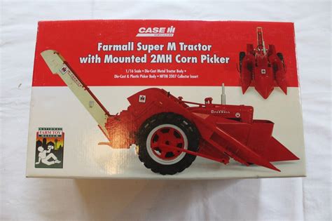 Ertl Farmall Super M Tractor With Mounted Mh Corn Picker Case Ih New