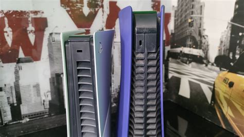 PS5 Slim : notre comparaison avec le modèle FAT, elle a bien maigri ...