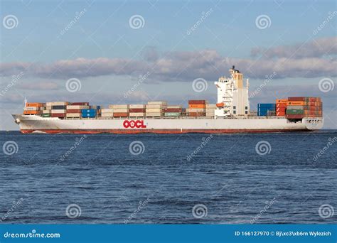 OOCL Container Ship OOCL KOBE on the River Elbe. Editorial Image - Image of magenta, line: 166127970