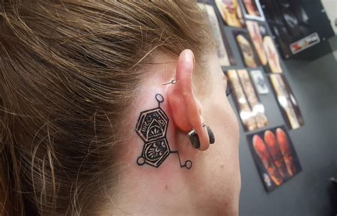 Top 100 Tatuajes En La Oreja Para Mujer Abzlocal Mx