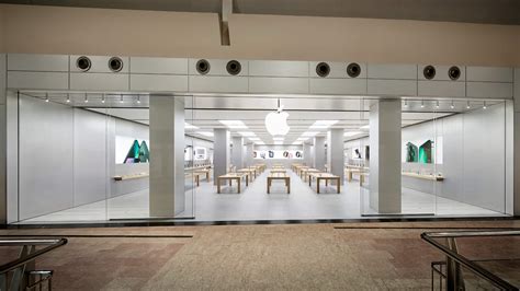 Ladrones Burlan Seguridad Y Asaltan La Apple Store De Nueva Condomina