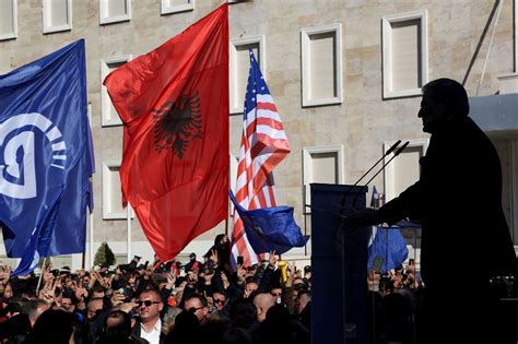 Albanie manifestation de l opposition pour réclamer la démission du