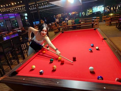 Dining Out In Chiang Mai Freerolls Sports Bar And Restaurant