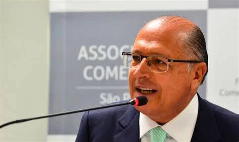 Texto prévio da PEC de transição é levado ao Congresso por Alckmin