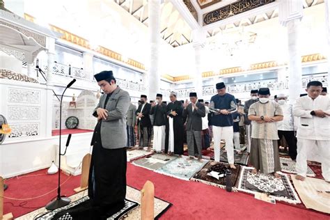 Laksanakan Shalat Idul Adha Di Masjid Agung Syekh Yusuf Bupati Gowa