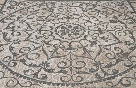 Art and sculptures from Hadrian’s Villa: Black-and-white mosaics with ...