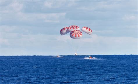 Watch Spacexs Crew Dragon Splash Down In The Atlantic Ocean Live As