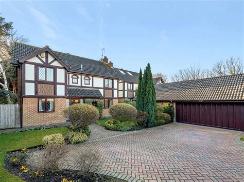 4 Bed Detached House For Sale In Scott Farm Close Thames Ditton Kt7