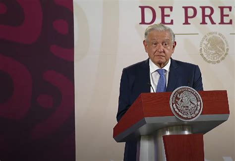 Blinda AMLO el Palacio Nacional ante manifestación de padres de los 43