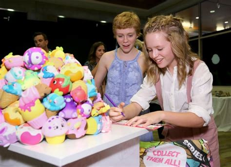 Ten 10 Photos Of Sophia Lillis And And Lulu Wilson Rsophialillis