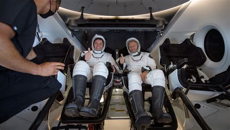 Succès Pour Spacex Retour Réussi Des Astronautes De La Nasa à Bord De