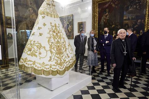 Fotos El Cardenal Bendice El Manto Solidario Para La Virgen Las