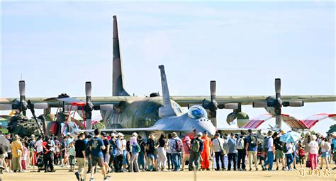 暌違7年 清泉崗基地開放湧10萬人潮 政治 自由時報電子報