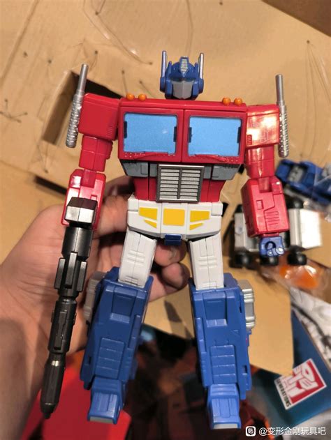 Transformers Studio Series 86 Commander Optimus Prime In Hand Images