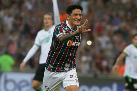 Cano Reverencia Carinho Da Torcida Do Fluminense Sua Fam Lia