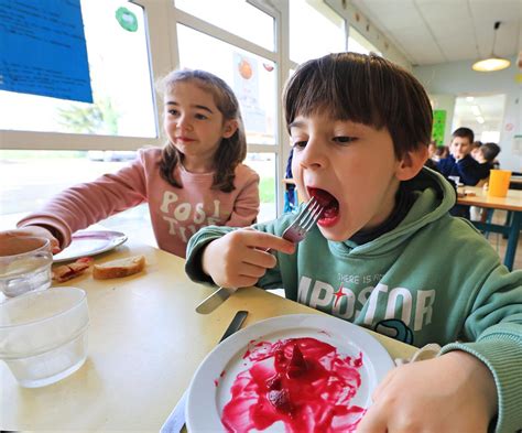 Un plaisir de voir les enfants bien manger à Mont de Marsan Agglo