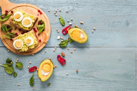 Huevo Org Nico Al Horno En Aguacate Con Pan Tostado Con Huevo Cocido En