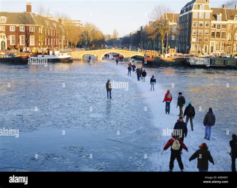 Skaters walkers frozen amstel river hi-res stock photography and images - Alamy