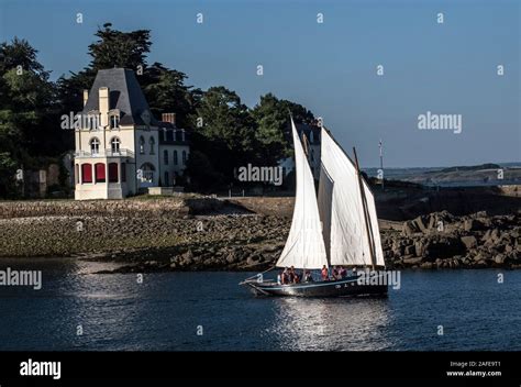 Ile Tristan Douarnenez grandes marées Finistere Stock Photo Alamy