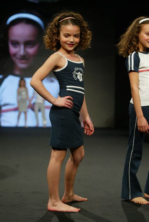 Mary-Kate and Ashley Olsen First Ever Fashion Show in 2004 - Mary-Kate ...