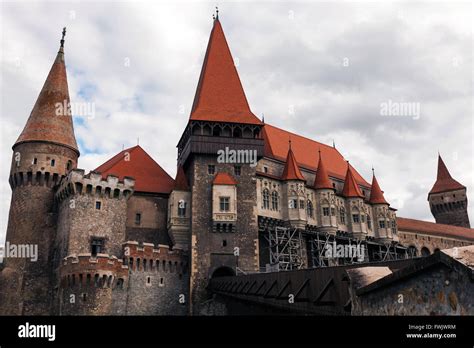 Burg Hunedoara Fotos Und Bildmaterial In Hoher Aufl Sung Alamy