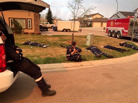 Fort Mcmurray Evacuation Creates Surreal Scene As Wildfire Grows Cbc News