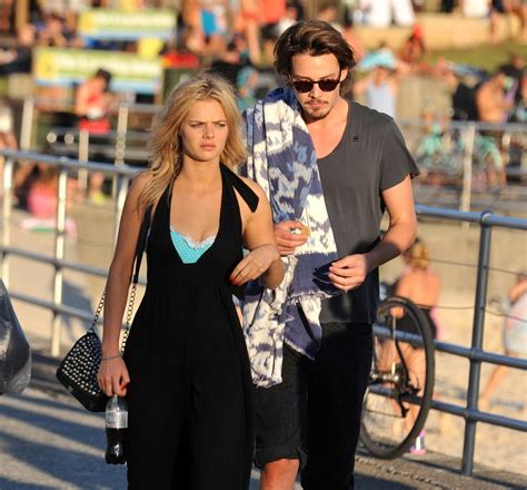 Samara Weaving In Bikini Petting With Her Boyfriend On Bondy Beach In Australia Porn Pictures