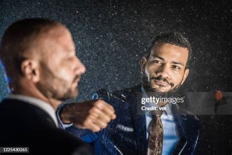 Punching In The Face Fotografías E Imágenes De Stock Getty Images