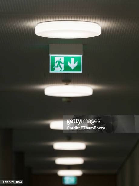 Salida De Emergencia Fotografías E Imágenes De Stock Getty Images