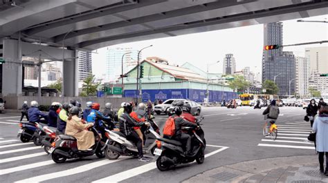 怪奇路現形記4》待轉區成待撞區 「禁行機車」讓機車成為道路籠中鳥 圖發新聞