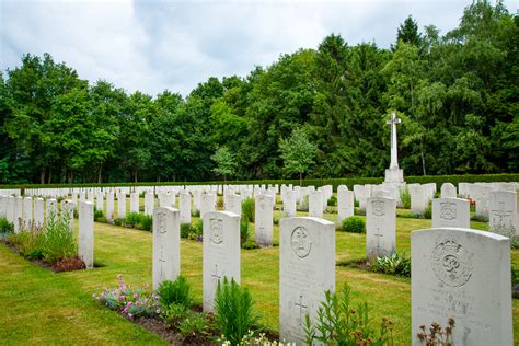 Overloon War Cemetery Vvv Hart Van Limburg