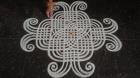 Margazhi Madham Special Kolam Easy Padi Kolam Design