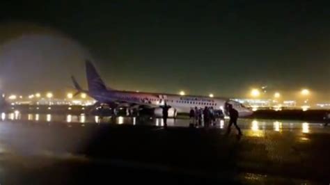 Videos Avión Que Salió De La Cdmx Se Accidenta Al Aterrizar De