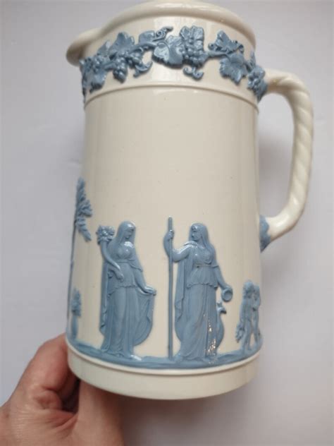 Beautiful Vintage Wedgwood Of Etruria Barlaston Embossed Queens Ware