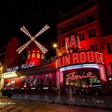 Endlich Konnte Ich Das Moulin Rouge Unbearbeitet Auch Mal Bei Nacht