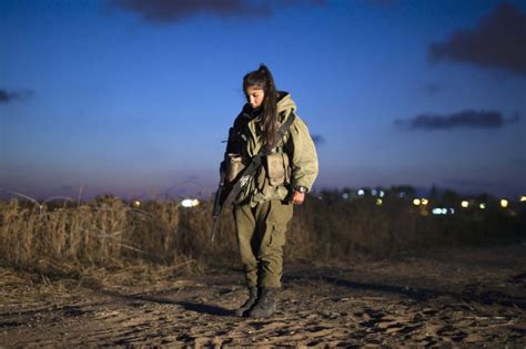 Never Seen Before Pictures: Women in the Israeli battalion "Caracal"