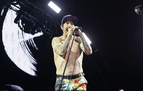 Red Hot Chili Peppers Kick Off UK Tour With BABYMETAL At The O2 Arena London