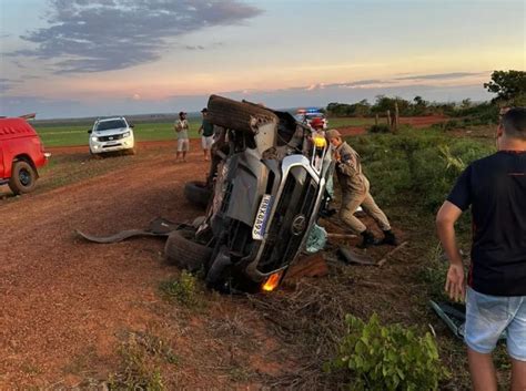 Motorista De Caminhonete Morre E Três Passageiros Ficam Feridos Em