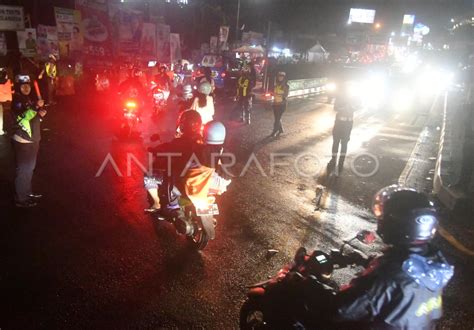 Jalur Puncak Bogor Normal Dua Arah Antara Foto