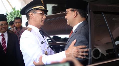 Momen Kedekatan Heru Budi Hartono Dan Anies Baswedan Saat Pelantikannya