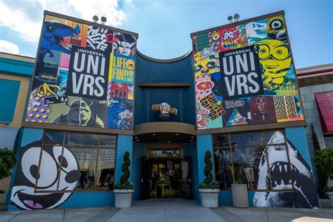 Universal Opens NEW Store for Summer | The Kingdom Insider