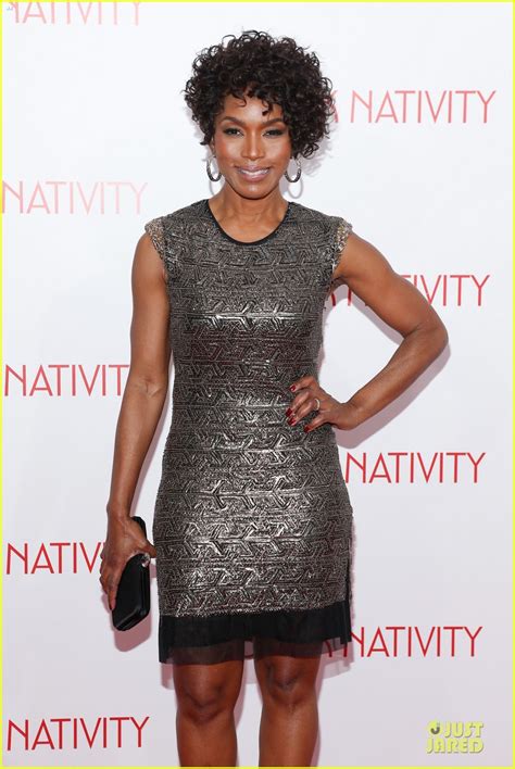 Jennifer Hudson And Angela Bassett Black Nativity Premiere Photo 2995689 Angela Bassett