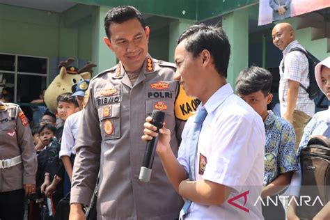 Polresta Bogor Laksanakan Peduli Budaya Literasi Dengan Bagikan