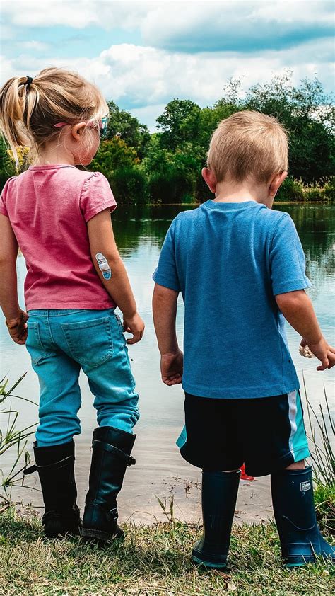 Brother And Sister With Aesthetic Background Brother And Sister Hd