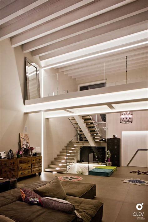 Pin Su Illuminare Un Soffitto Con Travi A Vista Inclinate