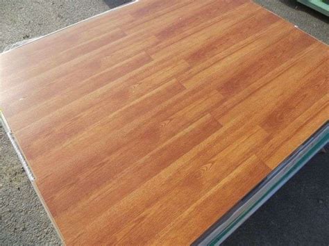 Heritage Oak Laminate Flooring Mm X X Lambrecht Auction Inc