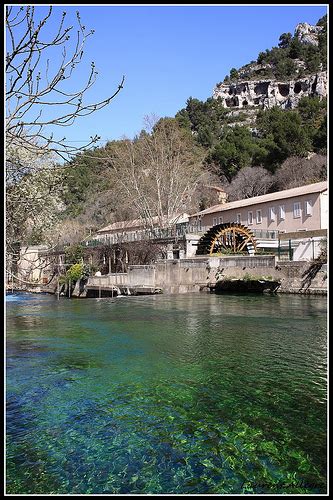 Moulin Papier De Fontaine De Vaucluse Vallis Clausa Fontaine De