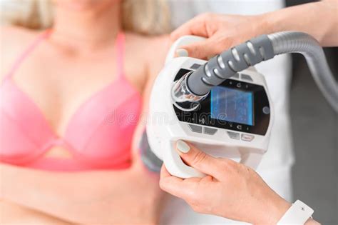 Cavitation Cosmetology Woman Procedure Lipo Ultrasonic Machine Body