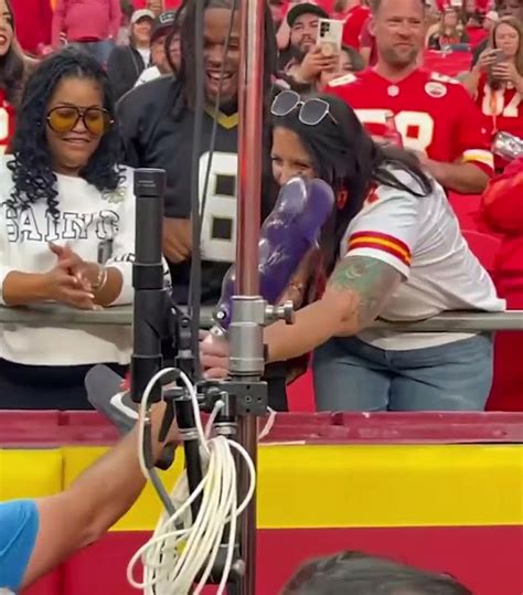 🦵 Jason Kelce Signs Prosthetic Leg On Mnf Countdown Set In Kansas City